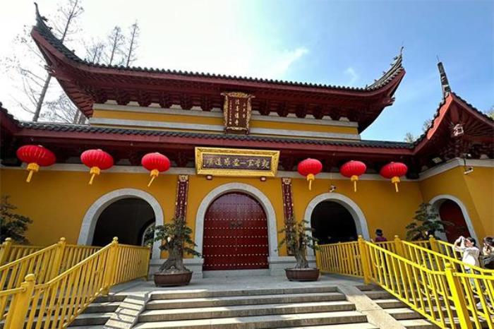 法喜寺和灵隐寺是一个地方吗