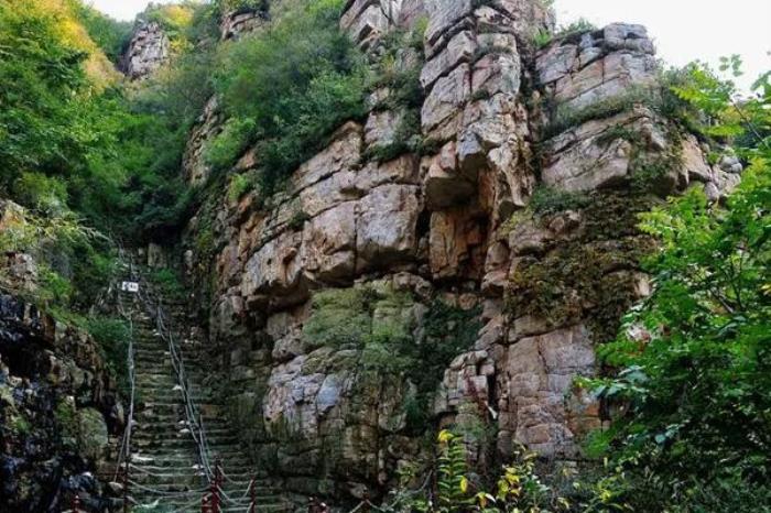 石龙峡风景区适合老人游玩吗