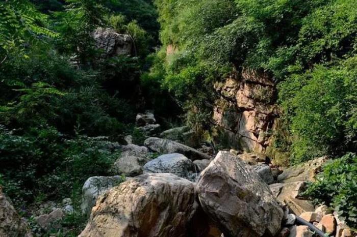 石龙峡风景区适合老人游玩吗