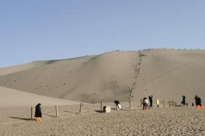 鸣沙山月牙泉在什么地方