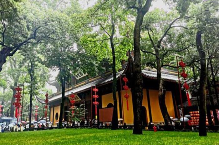 法喜寺和灵隐寺哪个值得去
