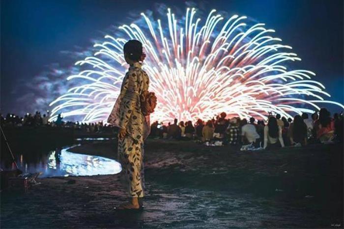 日本花火大会穿什么服饰