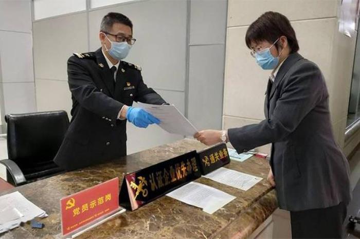 过海关能带几条烟