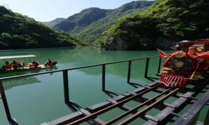 郧县九龙瀑