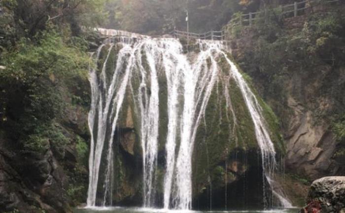 郧县九龙瀑