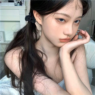 汕头私人导游店内销售员谌银