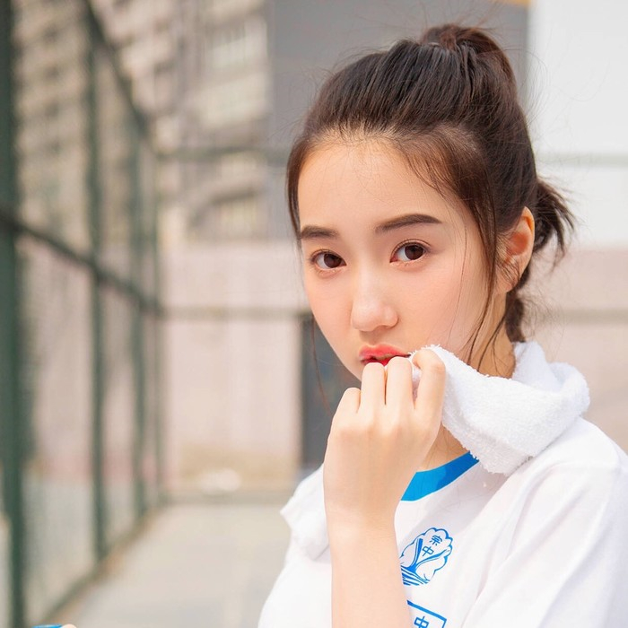 深圳陪玩花艺师雀从梦