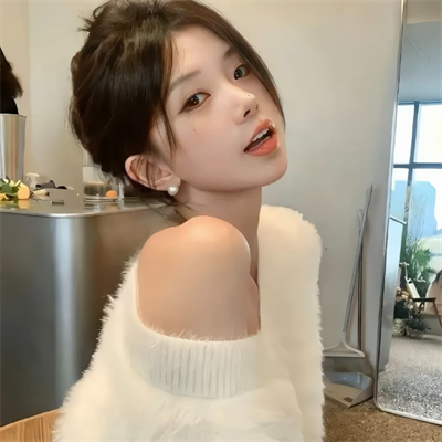 广州陪游女孩调酒员费山彤