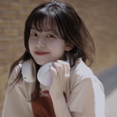 三亚结伴游玩演员所婷忆