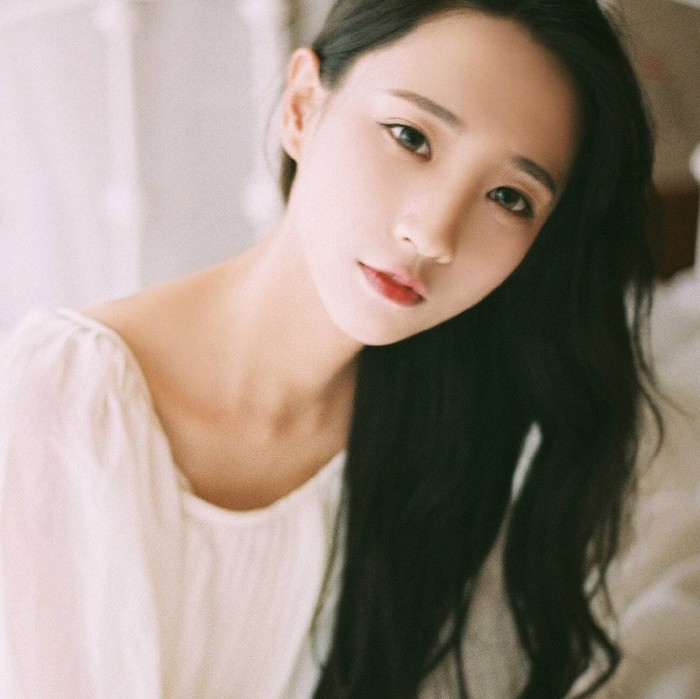 北京私人伴游女孩销售疏朵娜