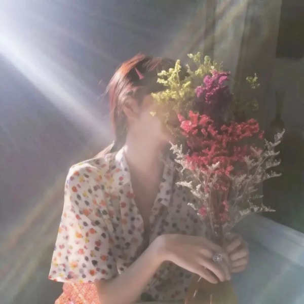 上海陪游女孩娱乐经纪人卯钧媛