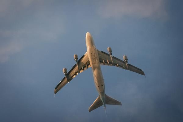 国际空运公司针对大件货物是如何收费？