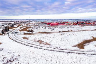 南京到新加坡的新疆红枣采用跨境联运6天送达