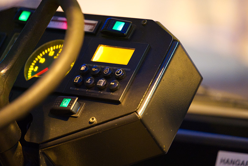 飞机用木材经重庆集装箱运输配送至新加坡