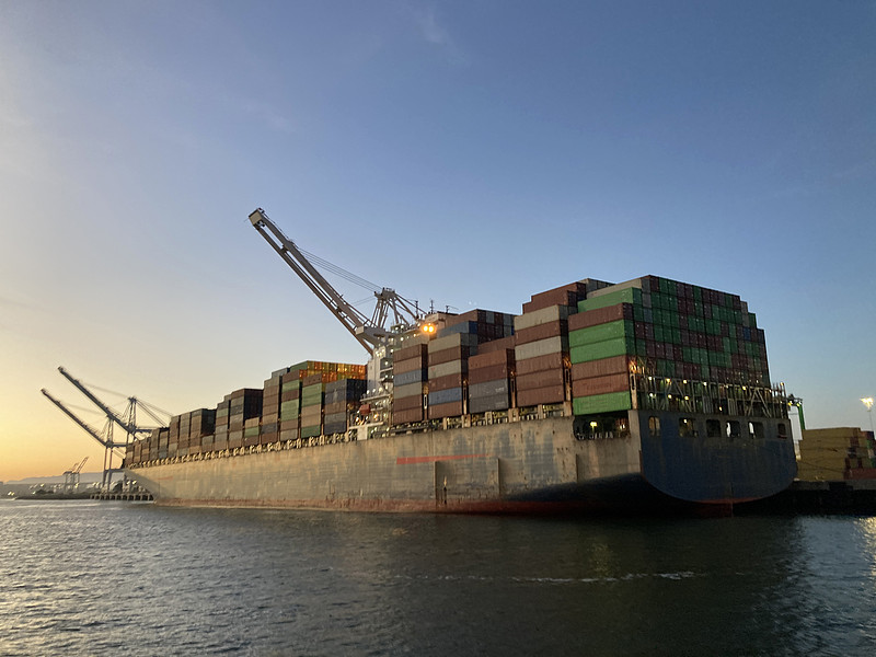 智能手机选用南京国际多式联运派送到新加坡