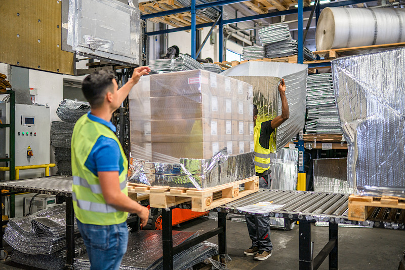 窗户清洁工具（擦窗器、玻璃刮）经中国台中海空联运快递至新加坡