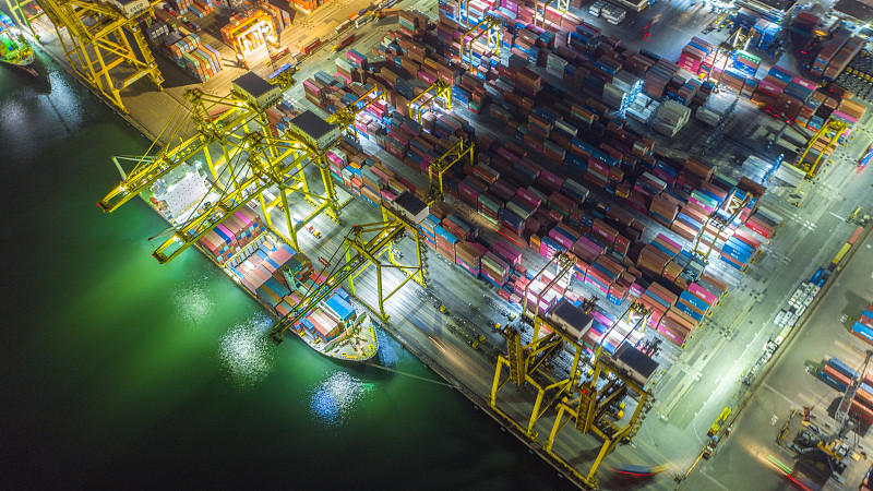 文化产品采取大连跨境联运送抵新加坡