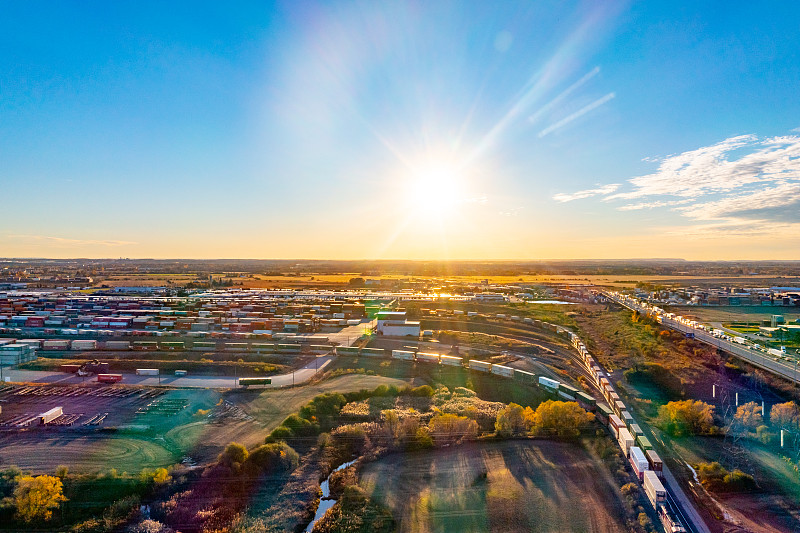 文化产品经深圳国际多式联运及时送达新加坡