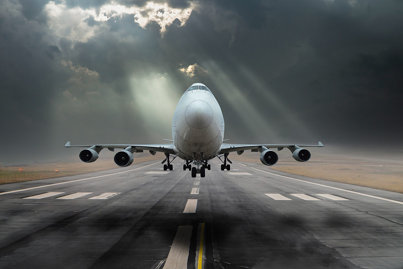 玻璃清洁剂/瓷砖清洁剂经过中国青岛拼箱海运准时送达新加坡