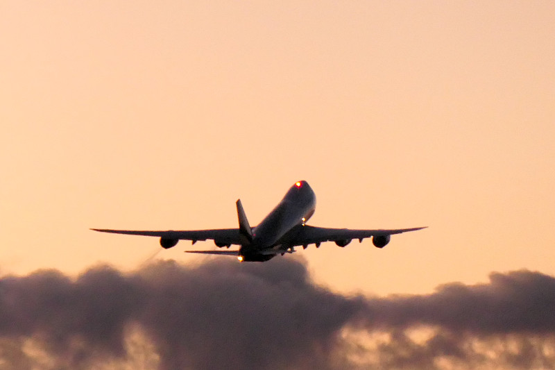 笔记本电脑经过广州多式联运送达新加坡