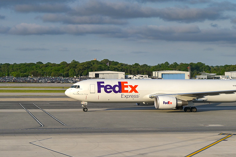 汽车装饰品(车贴、摆件、挂饰)应用台中散货船运输快递至新加坡 汽车装饰品(车贴、摆件、挂饰)应用台中散货船运输快递至新加坡