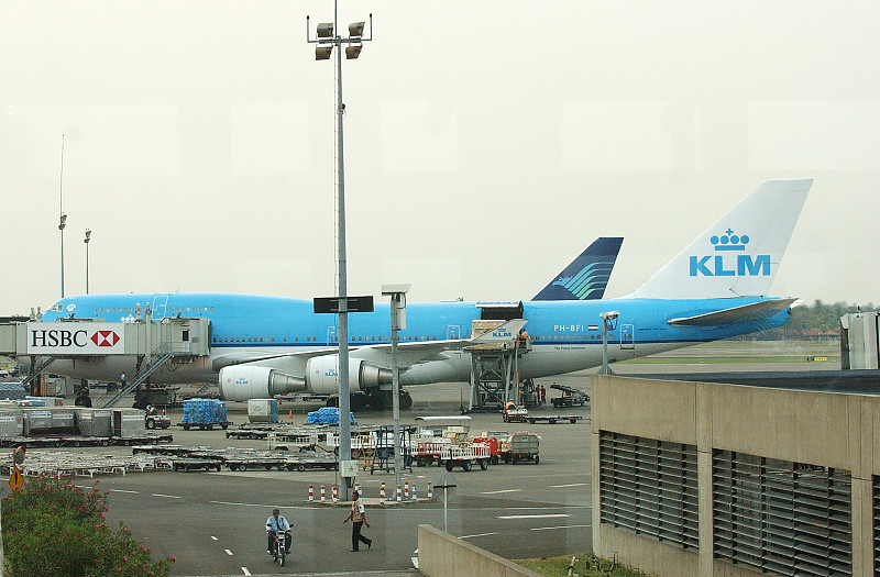 笔记本电脑利用中国厦门港到港海运运到新加坡