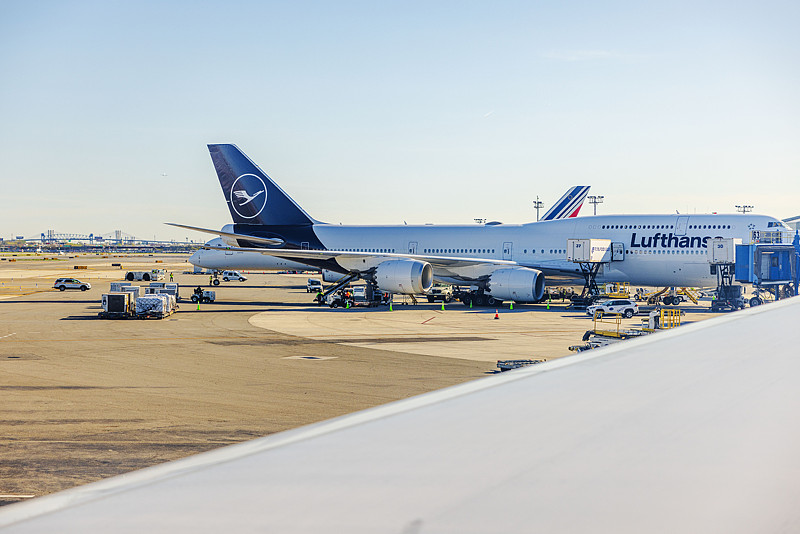 长沙香辣金针菇罐头采用空运专线8天送达新加坡