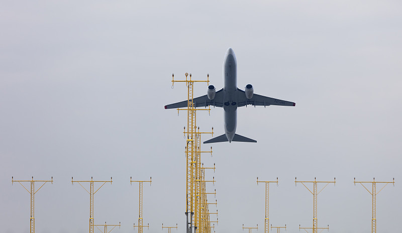 义乌无人机采用空运专线11天内送到新加坡