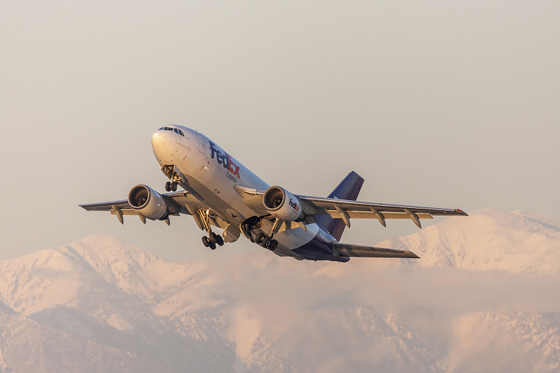 广州至新加坡的调音台（模拟调音台、数字调音台）采用空运物流专线14天内送达