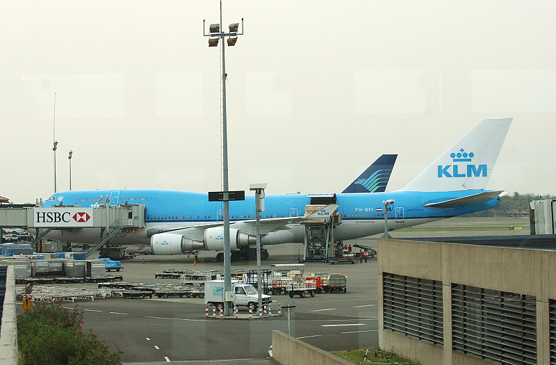 中国昆明节能灯具采用国际快递5天内送达新加坡