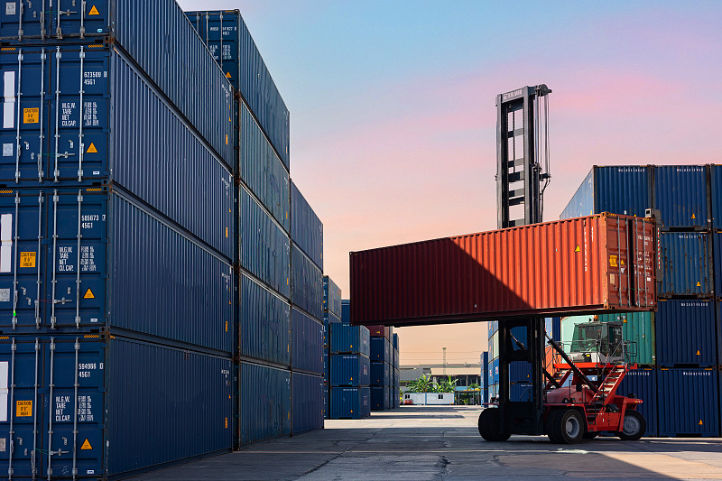 投影滤镜经过武汉国际海运递送到新加坡