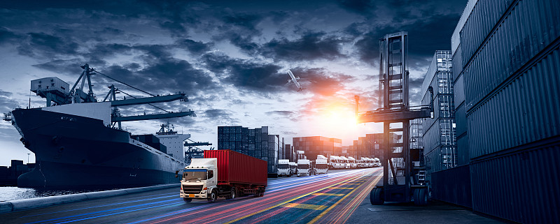 中国广州衣物防尘袋使用跨境联运12天送到新加坡