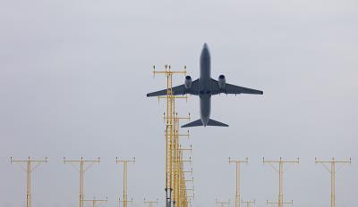 义乌无人机采用空运专线11天内送到新加坡