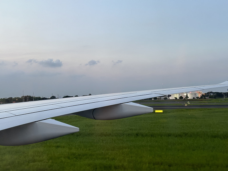 半导体器件经天津拼货空运送达新加坡