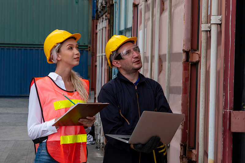 乌鲁木齐文具采用国际快递7天内配送到新加坡