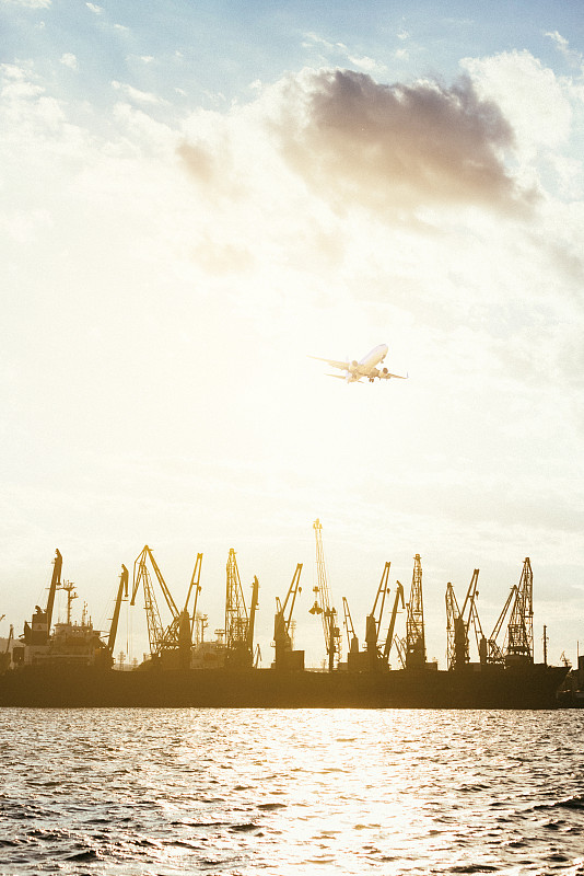 中国西宁到新加坡的多接口拓展坞采用国际空运专线12天配送到 中国西宁到新加坡的多接口拓展坞采用国际空运专线12天配送到