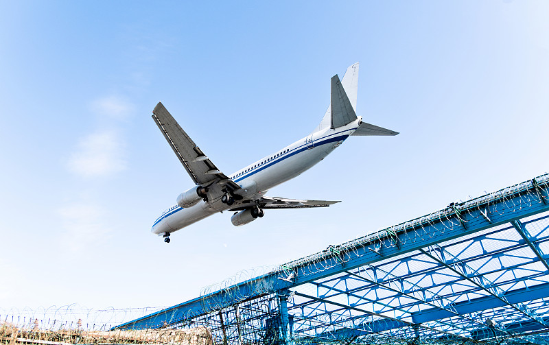 晨阳水漆通过中国海口门到门空运配送到新加坡