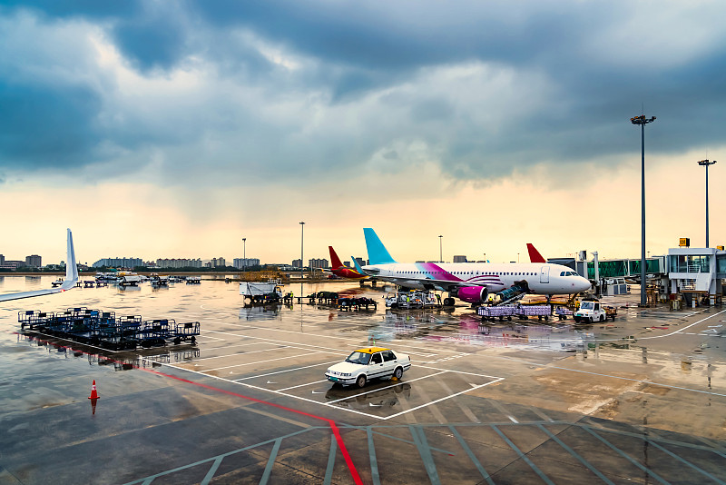 中国广州至新加坡的华为快充线采用优先空运15天送到