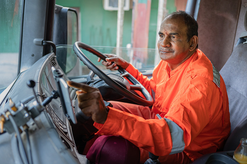 羽绒服选用广州国际海空联运承运至新加坡