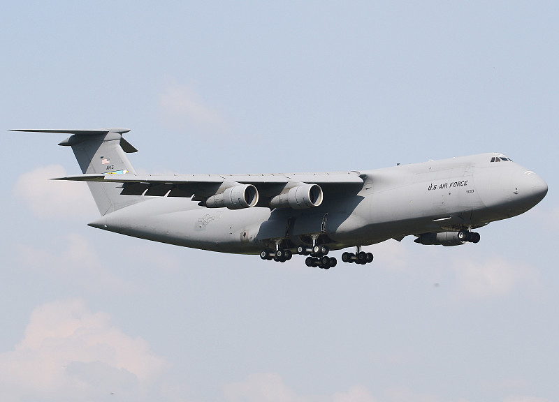 郑州笔记本电脑背包使用航空快递9天送到新加坡