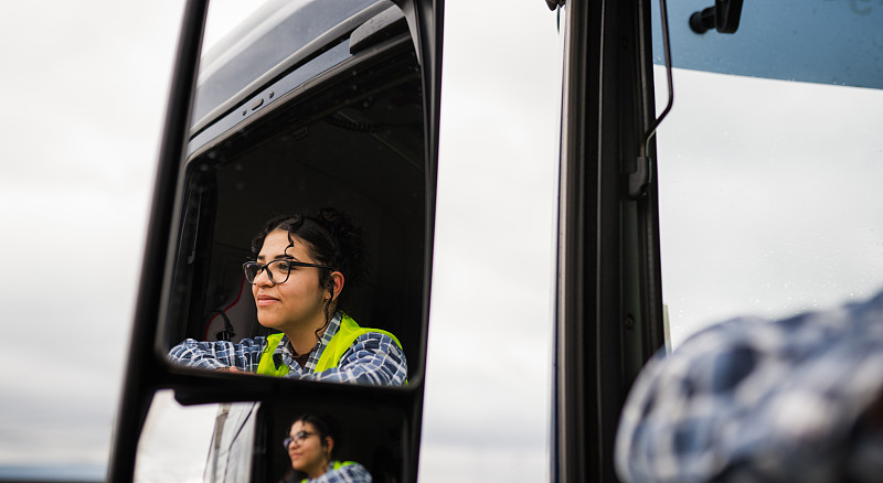 汽车板经过中山多式联运派送至新加坡