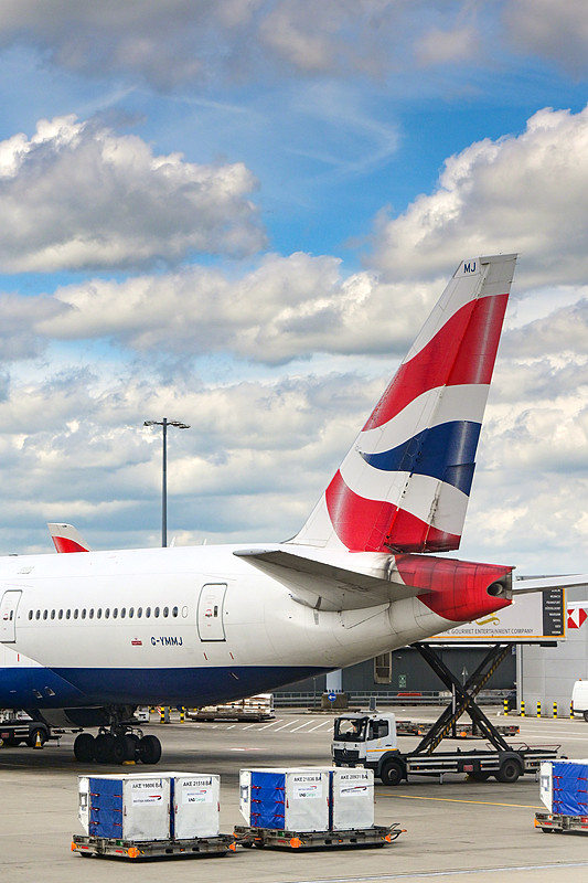 矿泉水选用厦门国际快递送到新加坡 矿泉水选用厦门国际快递送到新加坡