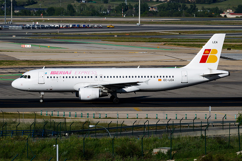 中国广州至新加坡的落叶松采用空运快递15天内送到