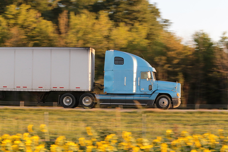 汽车零部件采取中国青岛散货船运输运送至新加坡