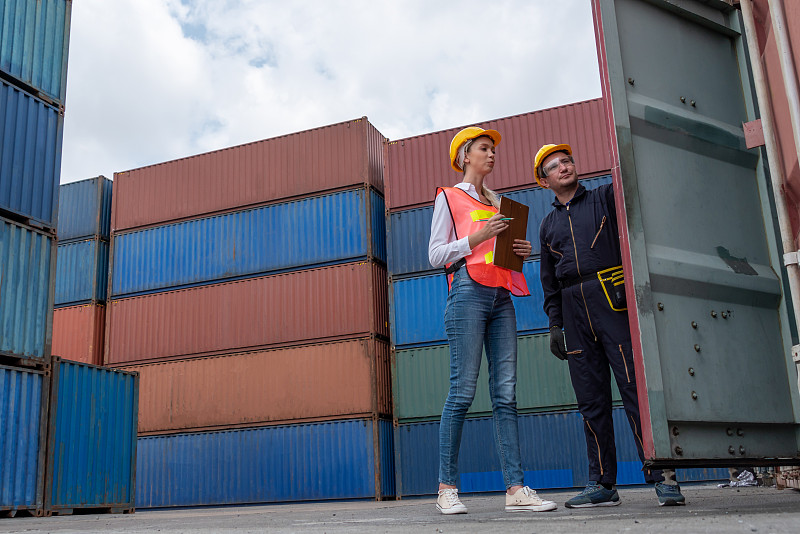 乌鲁木齐到新加坡的油纸伞使用航空货运6天速递到