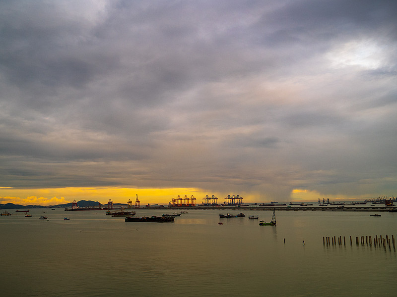 平板电脑支架/手机支架经中国南京海洋运输准时送达新加坡