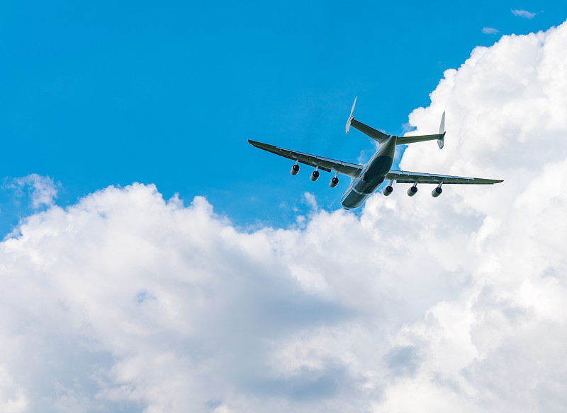 原料药借助厦门优先空运速递到新加坡