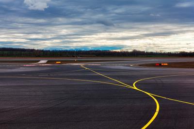 中国武汉到新加坡的毛毯采用国际海空联运13天送达