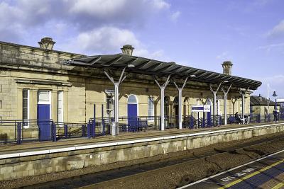 文化产品借用中国深圳散货船运输配达新加坡