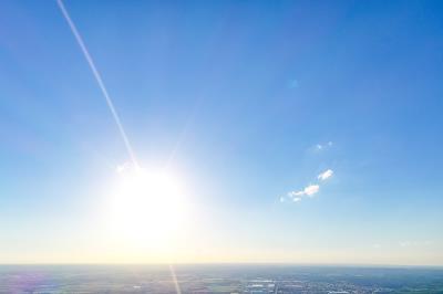 中国深圳到新加坡的微单相机采用普货空运6天内速递到